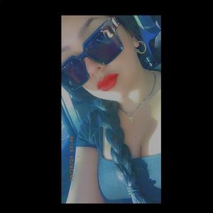 Meet your Posher, Mercedes